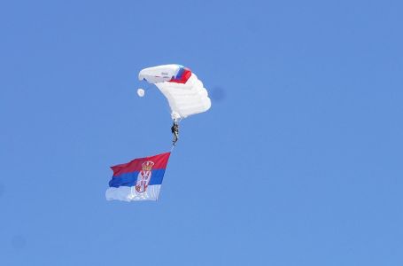 Tragedija na vojnom aerodromu u Nišu: Poginuo padobranac (21)