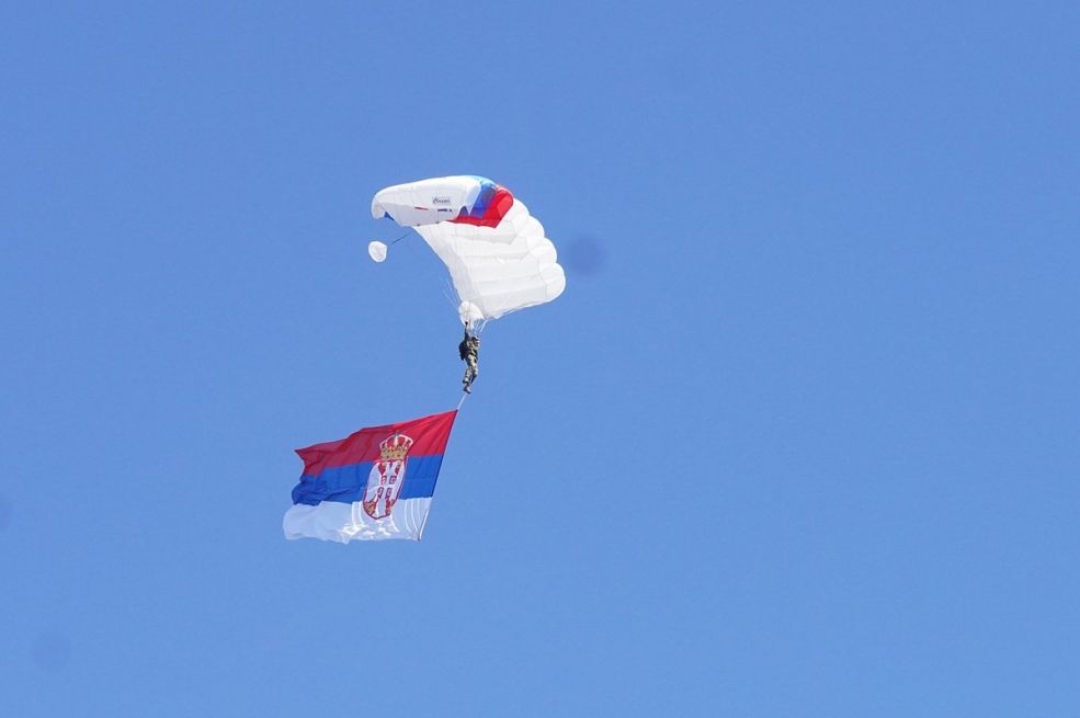Tragedija na vojnom aerodromu u Nišu: Poginuo padobranac (21)