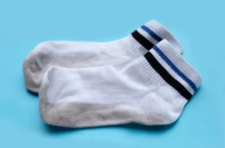 Zaboravite izbjeljivač: Uz ovaj sastojak iz kuhinje čarape postaju bijele kao snijeg!