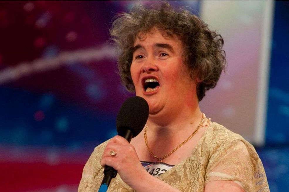 Ko se sjeća Susan Boyle? Sinoć se pojavila na crvenom tepihu i izgledom sve ostavila bez teksta!