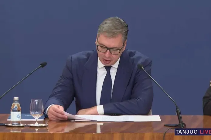 VANREDNO OBRAĆANJE VUČIĆA: Otkrio ko je UHAPŠENI MUŠKARAC kod Skupštine!