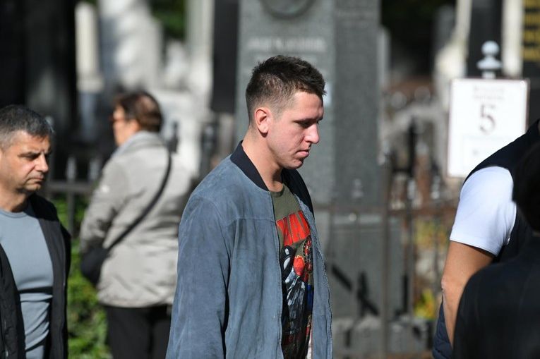 Sin Aleksandra Vučića snimljen u Beogradu, bio je na sprovodu haškog osuđenika