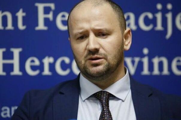 Skandal iz Predsjedništva: Cvijanović prijeti Zapadu, Zukić uzvraća!