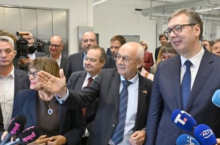 Vučić svojim ministrima: Izgledate kao da ste 14 grmljavina preživjeli - a onda se obratio Dačiću