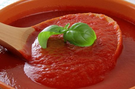 Italijanska baka otkrila trik: Sastojak koji svako ima čini paradajz sos neodoljivim