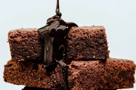 Najmekše čokoladne kocke koje ste ikad probali: Brz recept za desert koji se topi u ustima