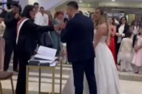 Mladoženja iz Srbije izjavom osvojio region: „Je l' mogu, mama?“ (VIDEO)