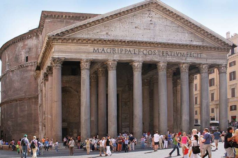 Tragedija u Rimu: Turist pao sa zidina Panteona i poginuo