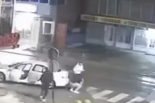 Karambol u Živinicama: Mladićem Audijem pokosio pet automobila, djevojke iz vozila odmah pobjegle