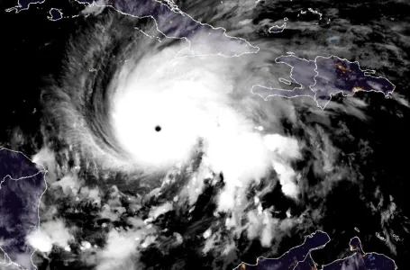 Razorna Melissa danas udara, premijer prestravljen: "Molim se na koljenima"