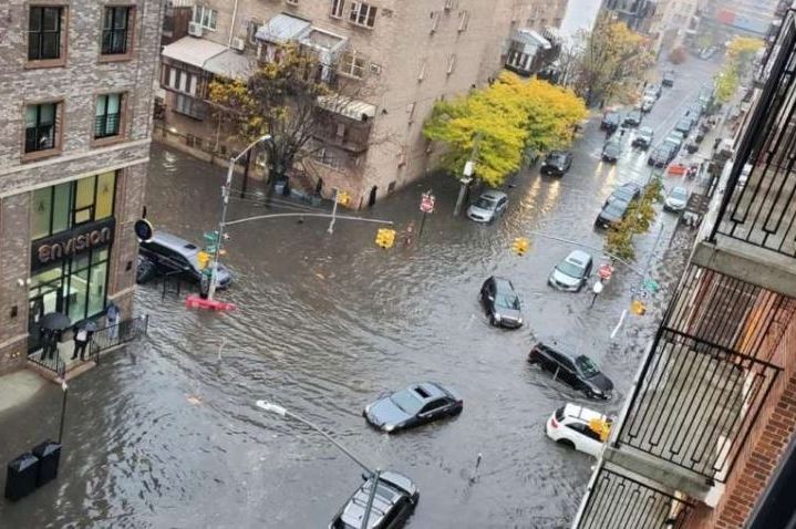 Obilne kiše pogodile New York, poginule dvije osobe
