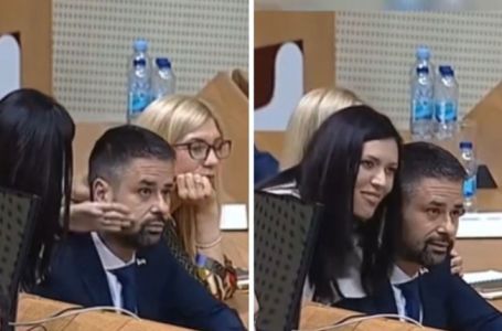 Dodikova zastupnica u parlamentu mazi ministra po licu dok ga opozicija kritikuje (VIDEO)
