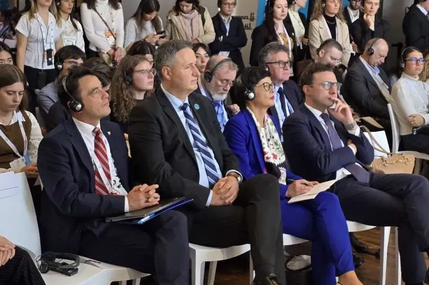 Bećirović na panelu Pariškog mirovnog foruma: Posebna pažnja posvećena budućnost BiH