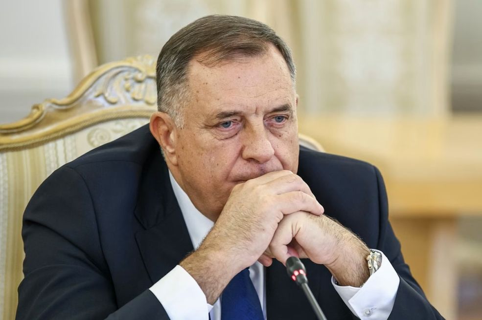 Dodikova reakcija na nacistički šljem koji je Košarac poslao Schmidtu: Evo šta je poručio