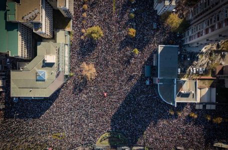 Objavljene fotografije iz zraka komemorativnog skupa u Novom Sadu: Evo ko se obratio okupljenima