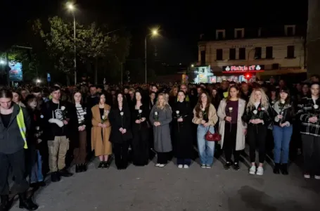 Studenti i građani Niša odali poštu žrtvama pada nadstrešnice u Novom Sadu