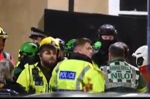 Stravičan napad nožem u vozu: Devet osoba se bori za život, dvoje uhapšenih