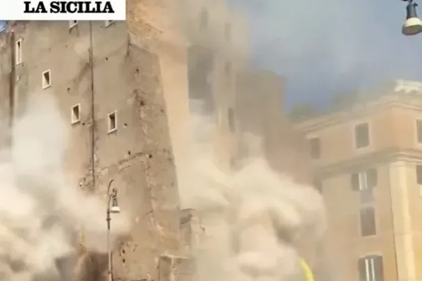 Urušila se kula u Rimu: Ljudi ostali zatrpani