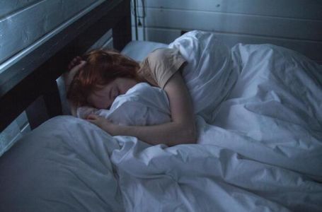 Loš san ubrzava starenje mozga – evo šta nauka kaže!