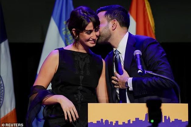 SVI SU GLEDALI U PRELIJEPU SUPRUGU ZOHRANA MAMDANIJA: Evo ko je ona