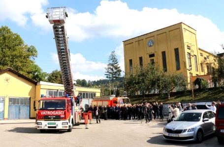 Vatrogasci odgovorili: Zašto u gašenju požara u Tuzli nisu korištene ljestve od 32 metra?