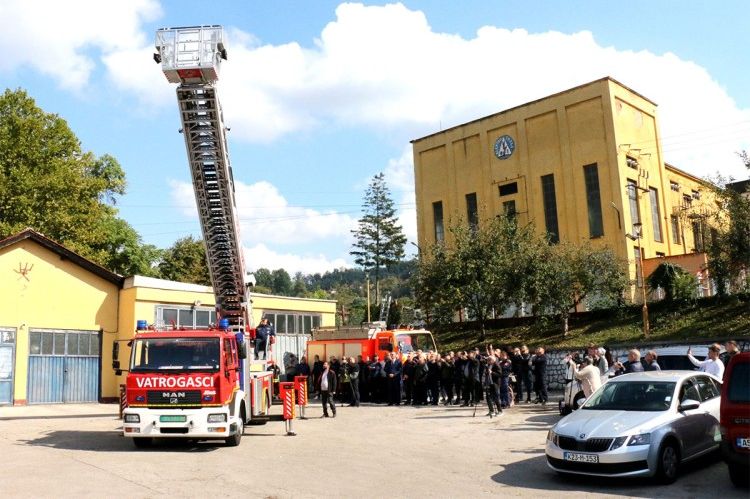Vatrogasci odgovorili: Zašto u gašenju požara u Tuzli nisu korištene ljestve od 32 metra?
