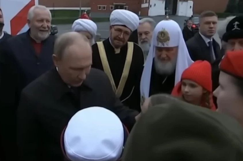 Nevjerovatan trenutak na Crvenom trgu: 11-godišnjakinja posramila Putina pred svima