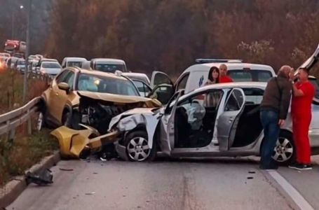 Teška nesreća na putu Sarajevo-Pale: Dvoje povrijeđenih