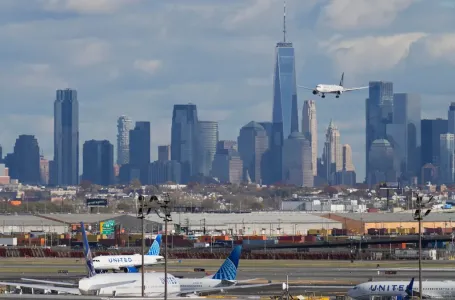 Zbog blokade vlade otkazuju se hiljade letova širom SAD-a