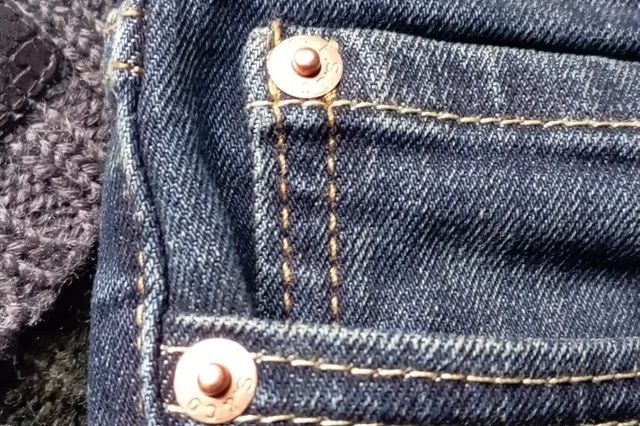 Znate li čemu služe ovi metalni dugmići na farmerkama? Nikad nećete pogoditi