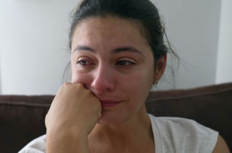 Brinula sam o bolesnoj majci, a kad je umrla u fioci sam našla dokument koji me je razorio