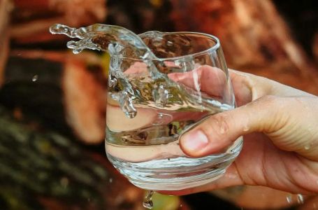 Od njega mozak radi k’o švajcarski sat: U vodu svaki dan dodajte ovaj sastojak