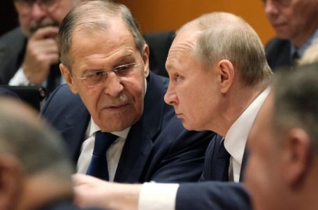 Jedan poziv iz Bijele kuće pokrenuo je haos u Kremlju: Putin se odriče svoje desne ruke