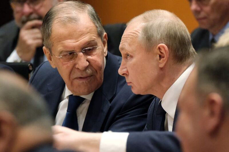 Jedan poziv iz Bijele kuće pokrenuo je haos u Kremlju: Putin se odriče svoje desne ruke