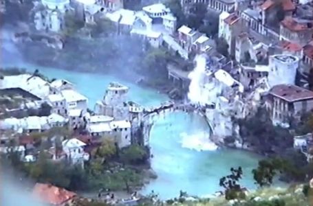 Dan kada je agresor pucao u dušu Mostara: Kako je HVO uz podršku Hrvatske vojske srušio Stari most