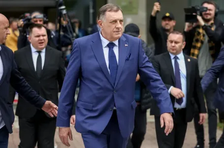 Hrvatski medij: Sad znamo zašto su Amerikanci ukinuli sankcije Dodiku, a Vučić ga slijedi...