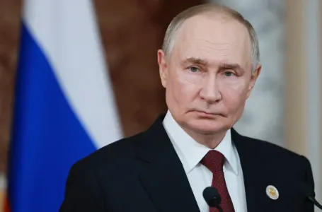 Novi video Vladimira Putina podstakao lavinu komentara: "Pogledajte mu ruku, nešto nije u redu"