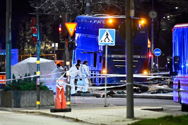 Troje mrtvih nakon što se autobus zabio u stanicu u Stockholmu: Vozač je uhapšen