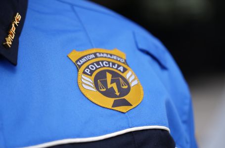 Predložen jednomjesečni pritvor za policijskog službenika MUP-aKS osumnjičenog za nasilje u porodici