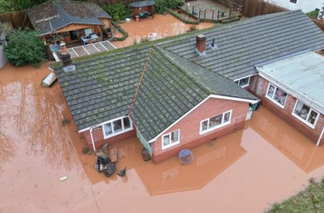 Oluja Claudia poplavila Veliku Britaniju i Irsku. Mnogi ostali bez struje
