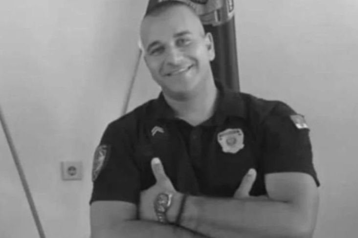 Ovo je policajac koji je sinoć poginuo u nesreći, porodica i prijatelji neutješni