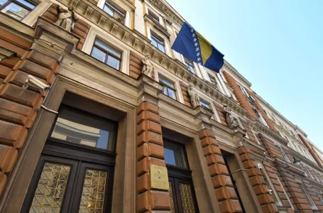 Određen jednomjesečni pritvor za policajca koji je počinio nasilje u porodici