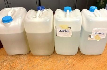 Vozaču iz Hrvatske prijeti zatvor zbog 40 litara rakije