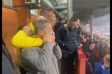 Enes Begović bodrio Zmajeve: Pogledajte njegovu reakciju kad su navijači zapjevali hit "Bosanac"