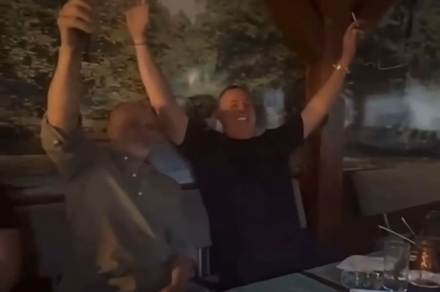 Pogledajte kako se Orić i Ždrale opuštaju uz pjesmu "RAMO, RAMO, DRUŽE MOJ"! (VIDEO)