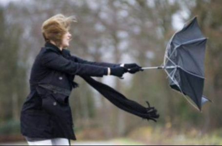 Izdato narandžasto upozorenje: Mogući olujni udari vjetra, poduzeti mjere opreza