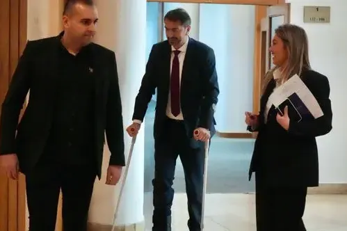 Marinko Čavara na štakama došao na sjednicu Predstavničkog doma PSBiH