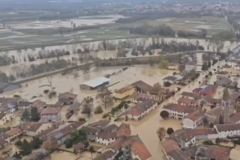 Veliko nevrijeme na granici Italije i Slovenije: Ljudi na krovovima čekaju evakuaciju