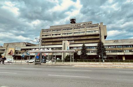 BHRT pred kolapsom: Zaposleni izlaze na protest ispred Parlamenta BiH