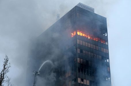 ZAGREB: Vatra cijelu noć guta Vjesnik, vatrogasci povučeni iz zgrade. "Šteta je totalna"